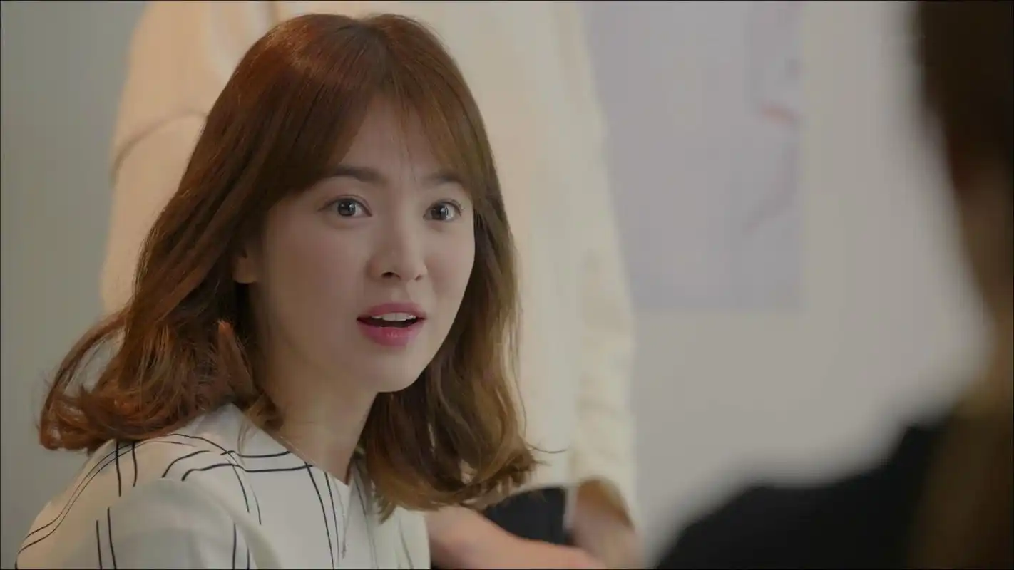 宋慧乔《太阳的后裔》可爱唯美剧照桌面壁纸