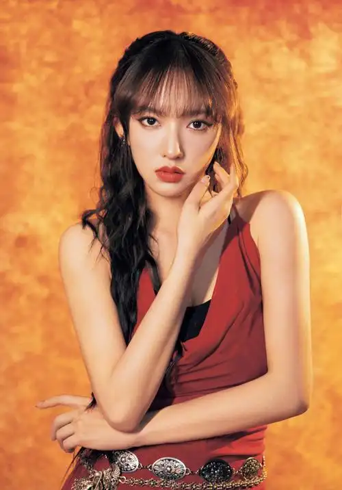 程潇沙丘玫瑰#程潇《了不起的舞社2》踢馆危机来袭红裙卷发沙丘霉瑰