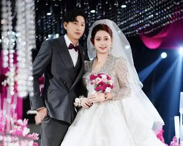 美如公主女排24岁主攻女神大婚1米96丈夫高大帅气很般配