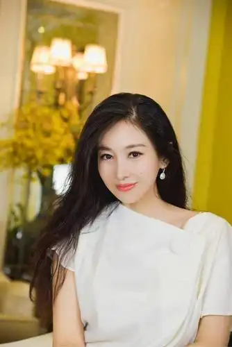 贾晓晨庆生,晒出自己怀二胎的照片,樊少皇转发并祝福自己的老婆