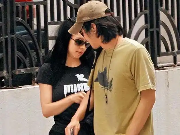 当时吴克群已有正牌女友,就是如今的窦骁老婆何超莲.