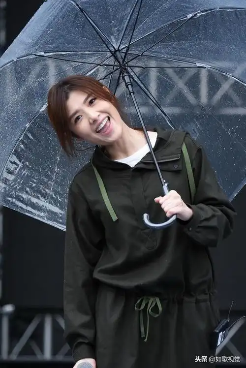 49岁苏慧伦亮相台北千娇百媚风韵犹存曾被封为玉女掌门人