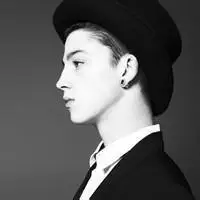 灰色外国人头像图片_微信头像图片大全