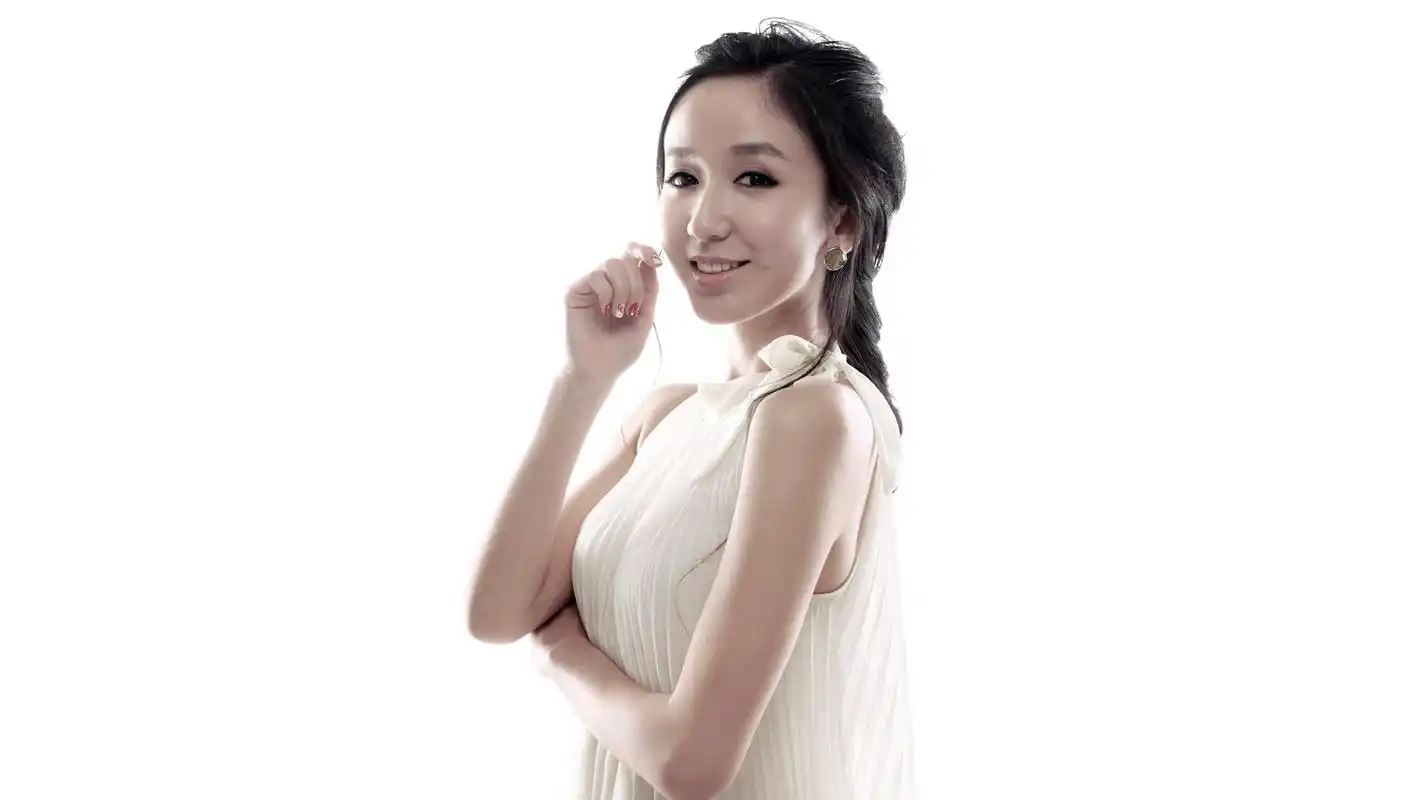 爱情公寓胡一菲甜美御姐范儿写真桌面壁纸(二)