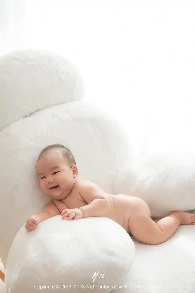 光身造型|不露脸的温暖细节一定要拍!光身造型的百天宝宝照,人 - 抖音