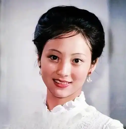 最美西施董智芝近照曝光如今62岁相貌变化大帅气丈夫也是演员