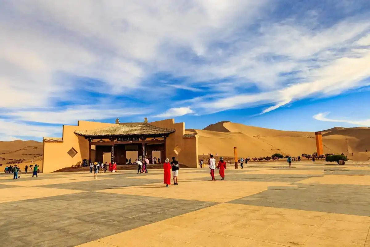 鸣沙山-月牙泉.鸣沙山月牙泉风景名胜区位于甘肃省敦煌市城南5 - 抖音