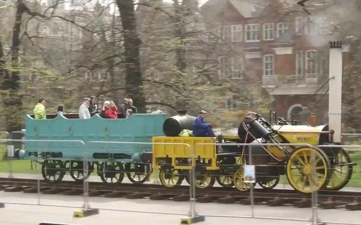 世界最早的火车史蒂芬森火箭号1829复刻版