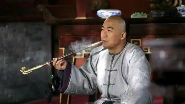 电视剧《铁齿铜牙纪晓岚》中的纪晓岚形象(张国立饰)