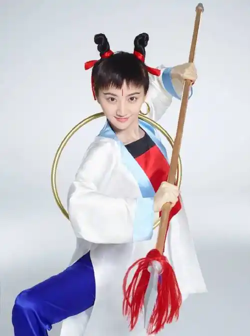 绑上哪吒发型的女演员,最像的竟然不是宋祖儿景甜,而是颖宝!