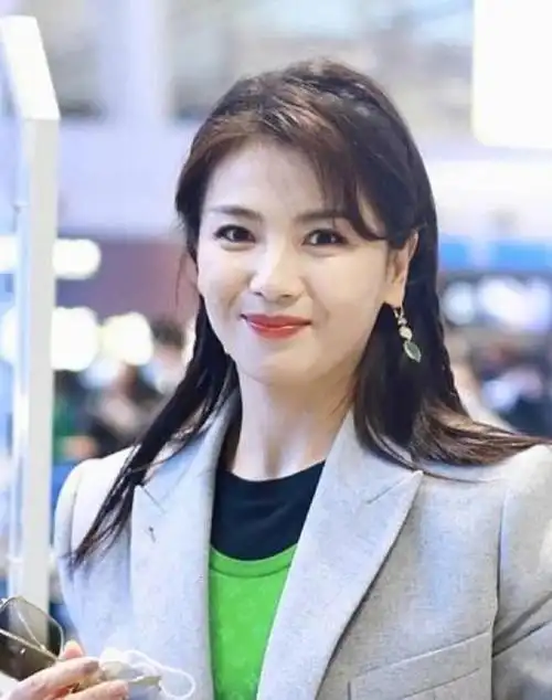 刘涛扫楼近距离被拍皮肤松垮眼纹好多一放生图就是普通大婶