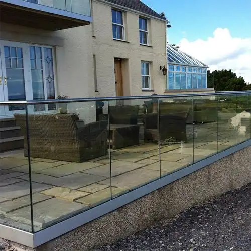 用于阳台的阳极氧化底座无框玻璃栏杆