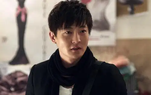 郭京飞电影小鱼吃大鱼挑大梁图