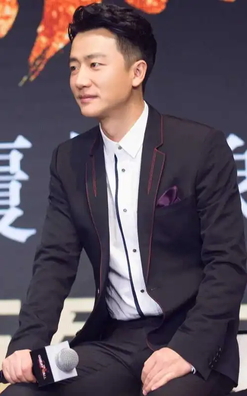 黄轩有什么好看的适合做手机壁纸的图片?