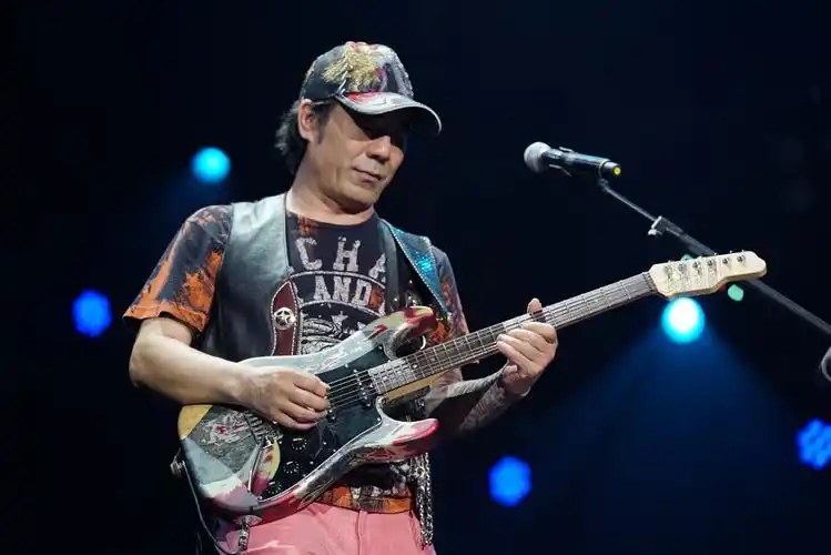 零点乐队520演唱会 现场上演最摇滚的表白