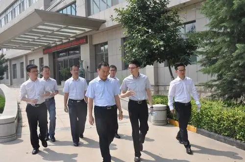 携手专业智库 深化产业开发——东海商品交易中心董事长叶伟勇一行