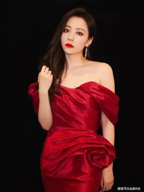 39岁张靓颖才是真尤物啊这身材谁顶得住