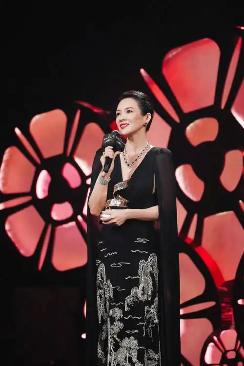 章子怡担任威尼斯电影节评委;徐峥新片《逆行人生》发布首支长预告