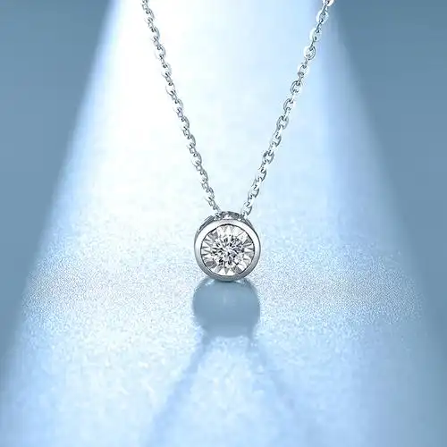 周六福白18k金钻石吊坠女璀璨正品经典简约圆形镶钻链坠送爱人wp