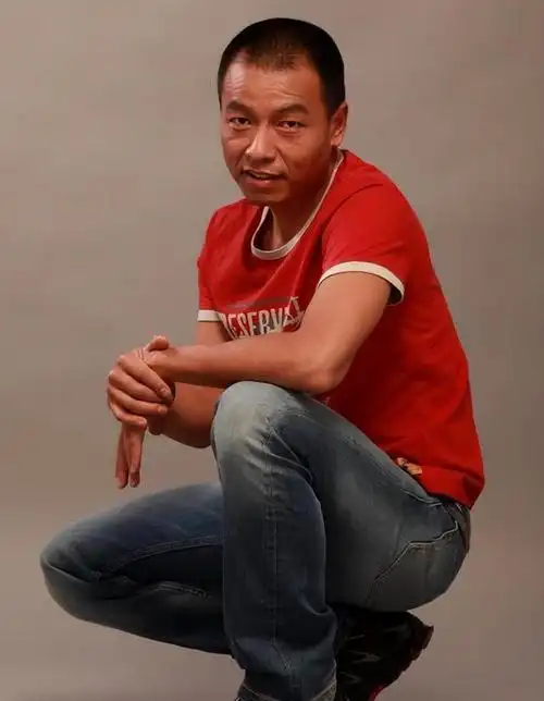 王挺打拳击当警察38岁帮父亲还完千万债务父子俩抱头痛哭