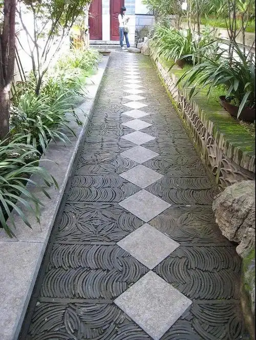 别墅庭院地面如何铺设这样实景的铺装搭配案例更直接