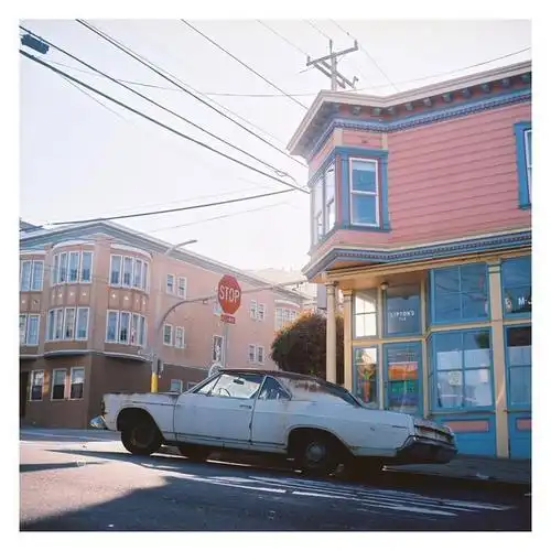 汽车头像|旧金山街道的复古汽车