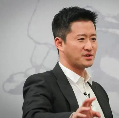 吴京霸气现身厦门!拒绝保安护送展示超强个性,毫不惧人身安全!