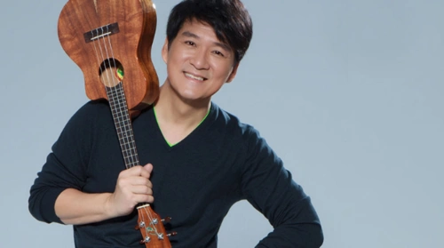 一首周华健跟一个女的合唱的,有国语和粤语版的,歌词里有迷迷糊糊什么