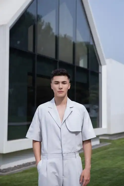 陈昊全新写真上线 演绎初夏盎然生机__凤凰网