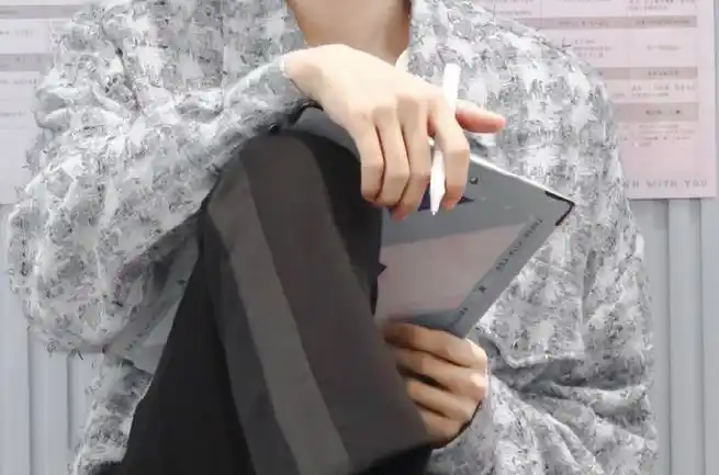 晒出最好看的手##蔡徐坤 青你2制作人代表