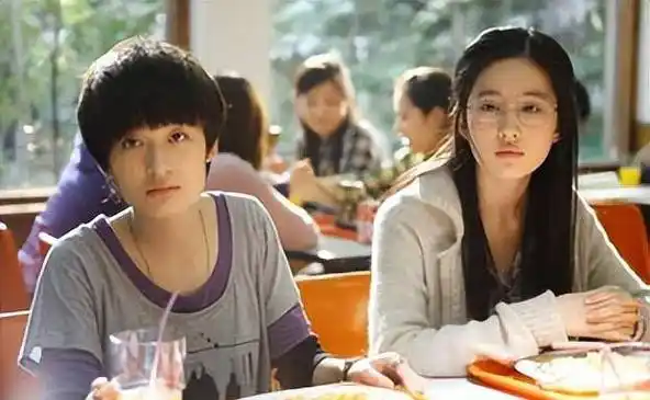 曾轶可:被官媒点名气走评委,与刘亦菲传恋情,如今性取向成迷?