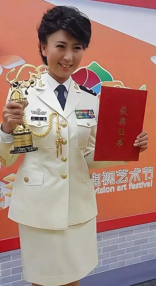 闫学晶军装|打卡_网易订阅