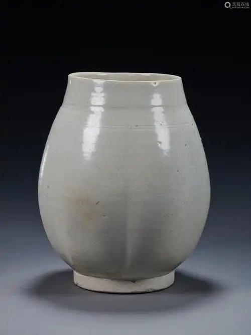 元代湖田窑青白釉瓜棱尊