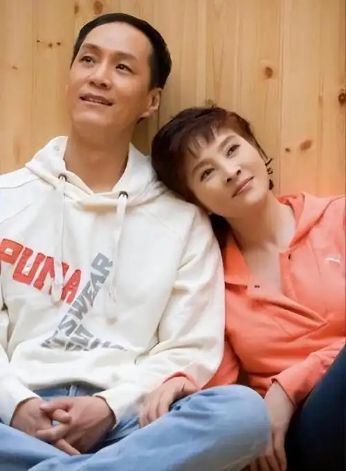 结婚后一直未选择要孩子,在当时,选择无子女家庭(dink)需要极大的勇气