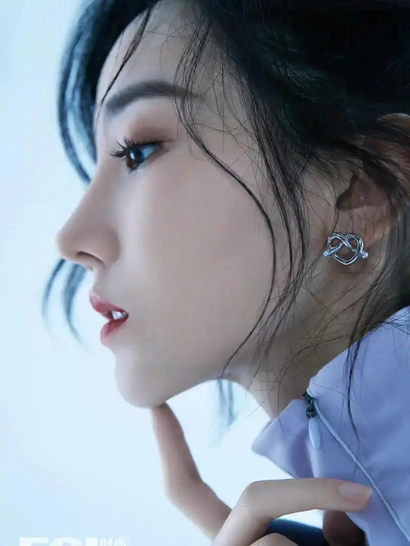 陈小纭 发育太好的白月光