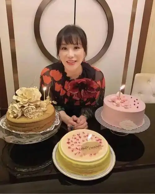 年龄差,可是杨小娟也是个五十岁左右的女人了,但是就她的个人状态而言