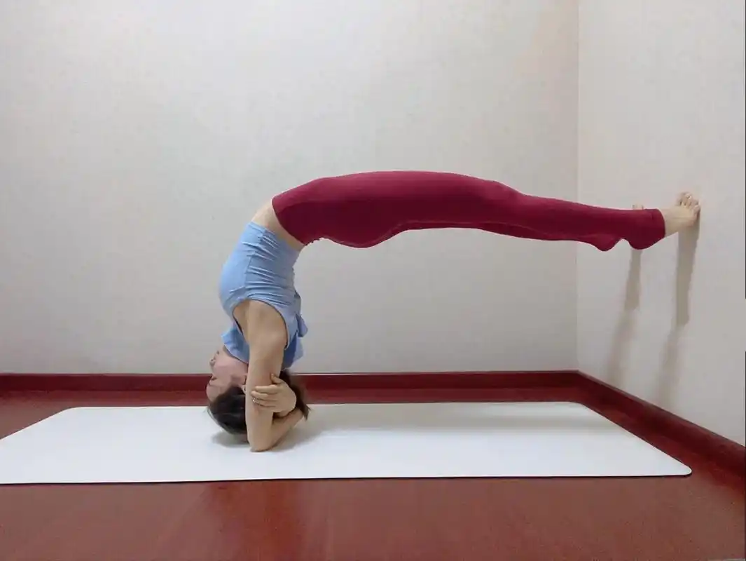 瑜伽开肩美背体式,跟含胸驼背say b - 抖音