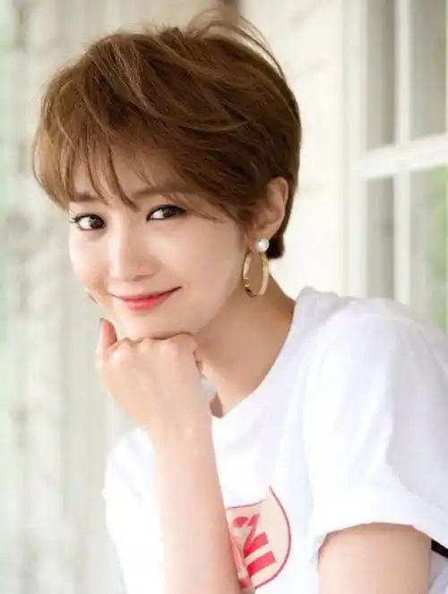 三四十岁的女人头发别乱烫,这3款"发型"很适合!太有气质了!