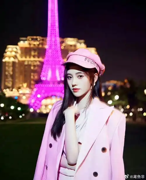 于正说鞠婧祎档期排到明年4月了##鞠婧祎下个月有杂志#  2019年