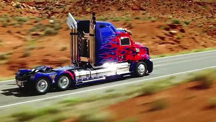 变身汽车人,超级大卡车擎天柱--变形金刚 #高清60帧 #汽车人