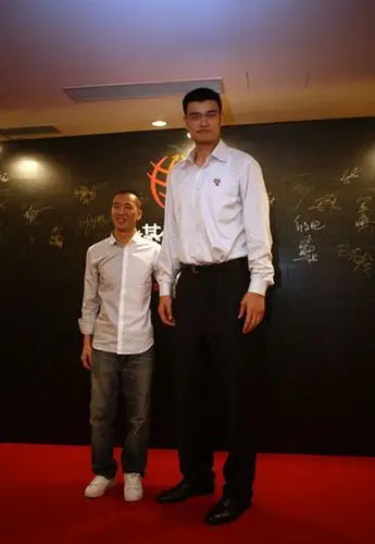 姚明女儿身高直逼郭敬明