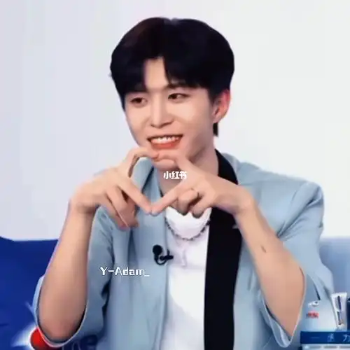 老婆们 收到丞丞的比心了吗～#范丞丞