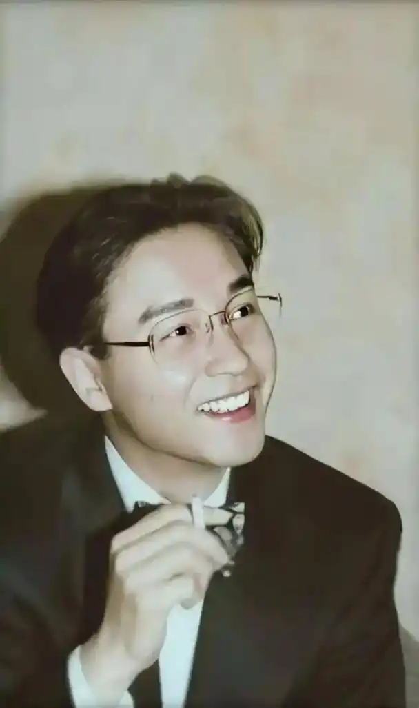 怀念张国荣.又快到4月1日.距离他从香港中环文华酒店24楼一 - 抖音