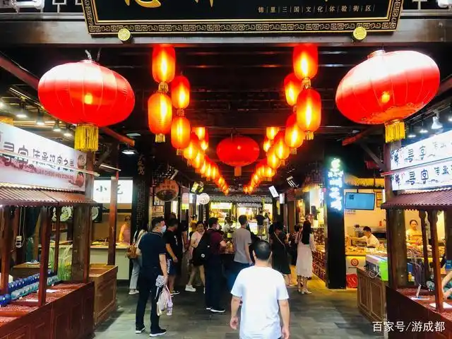 成都锦里,是成都市最热闹,最古典的小吃街