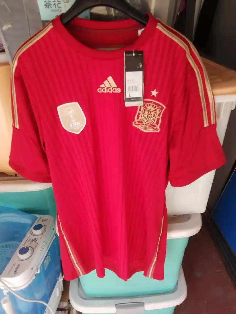 珍藏版,2014欧洲杯西班牙国家队战袍,官方国际足联授权产品 - 抖音