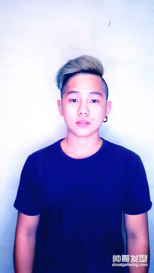 极具个性的男生短发 帅气男生发型图片(5)
