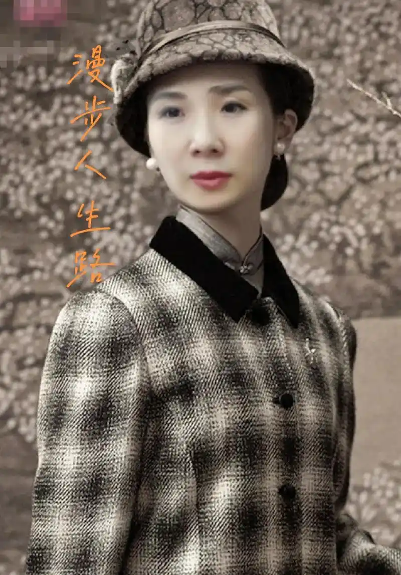 在自己的相册里选出你喜欢的多张照片再变换成视频