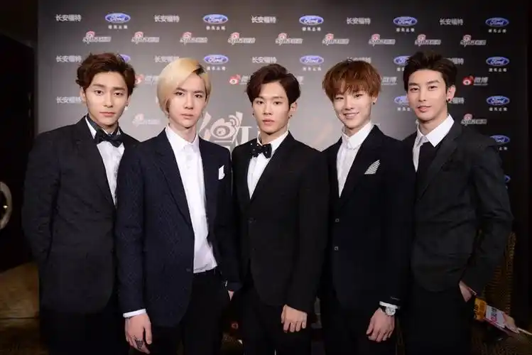 uniq横扫年度盛典人气旺 本周登陆《快本》