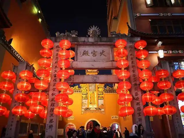 火宫殿位于湖南省长沙市坡子街,是长沙市的著名特色景点-搜狐大视野-