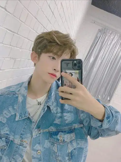 男生如何自拍才帅气?